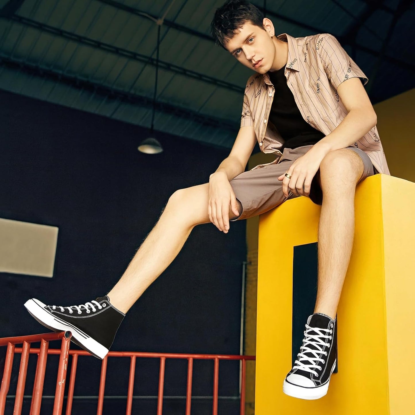 High-top sports shoes, classic high-top canvas shoes, lace-up style, men's fashionable sports shoes